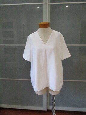 Tiffany & Co. Wardrobe Short Sleeve V-Neck White Blouse Size 16